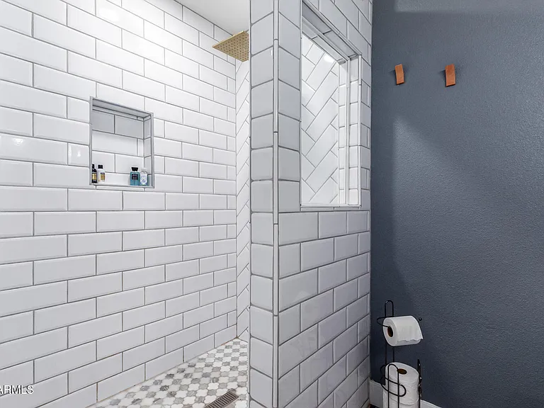 8241 N Central Ave #18 — Photo 16