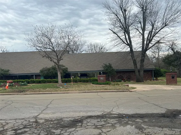1118 S Highland Ave, Cushing, OK 74023