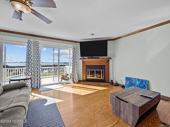 5th image of 405 W Bay Drive