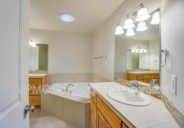 3620 NW 122nd St — Photo 20