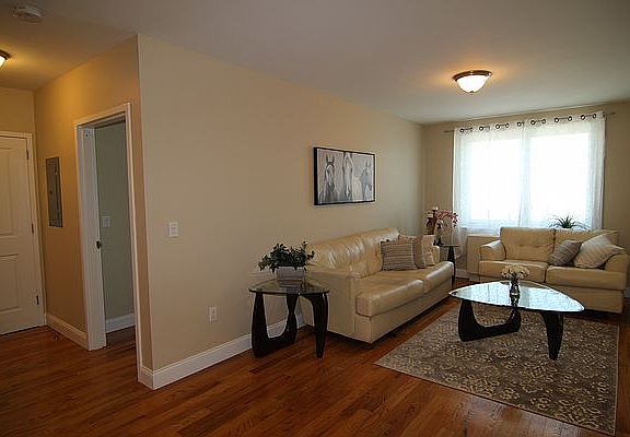 3rd image of 2012 31st St APT 5E