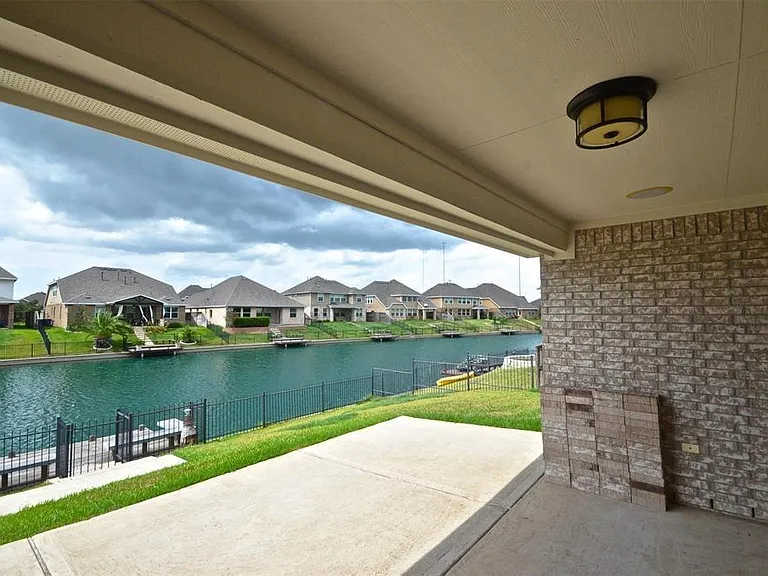 2727 Lake Villa Dr — Photo 10
