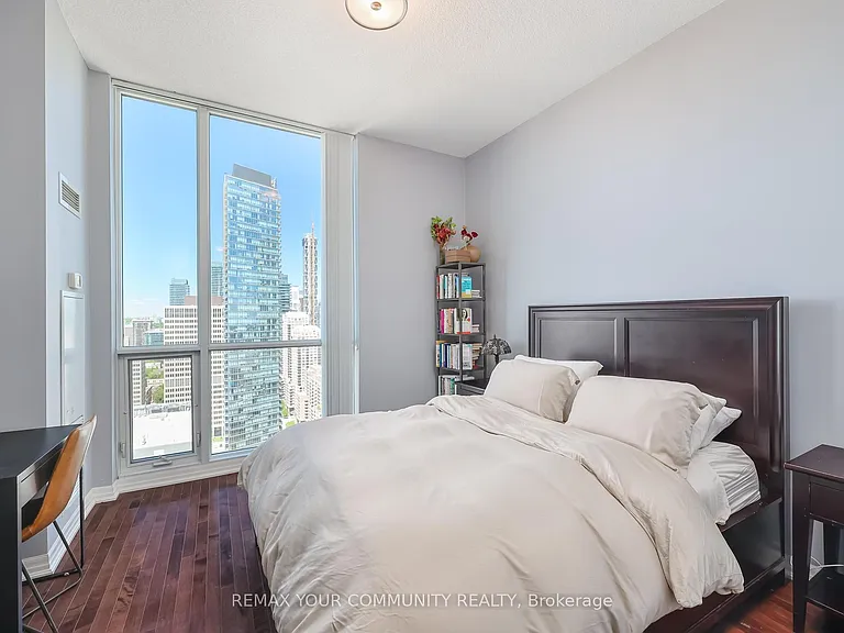 770 Bay St #Penthouse 101 — Photo 16