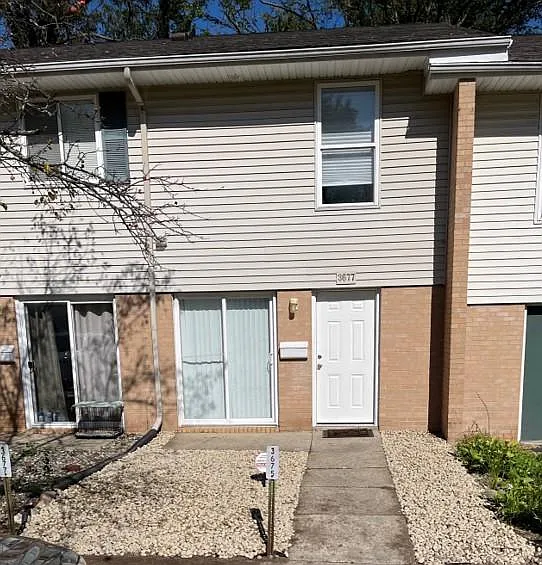 3677 Kenbrooke Ct — Photo 2