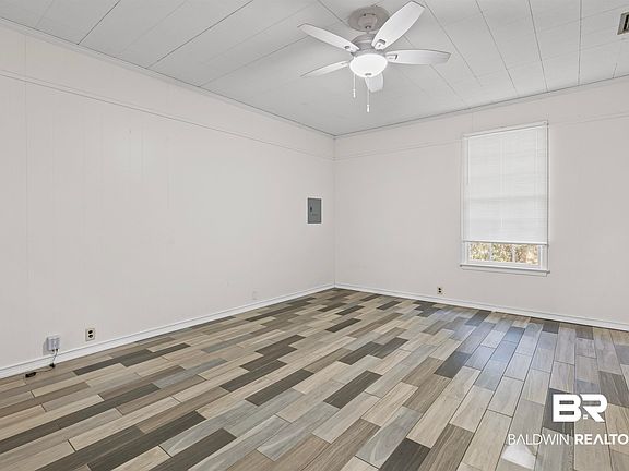 5th image of 1108 Locarno St