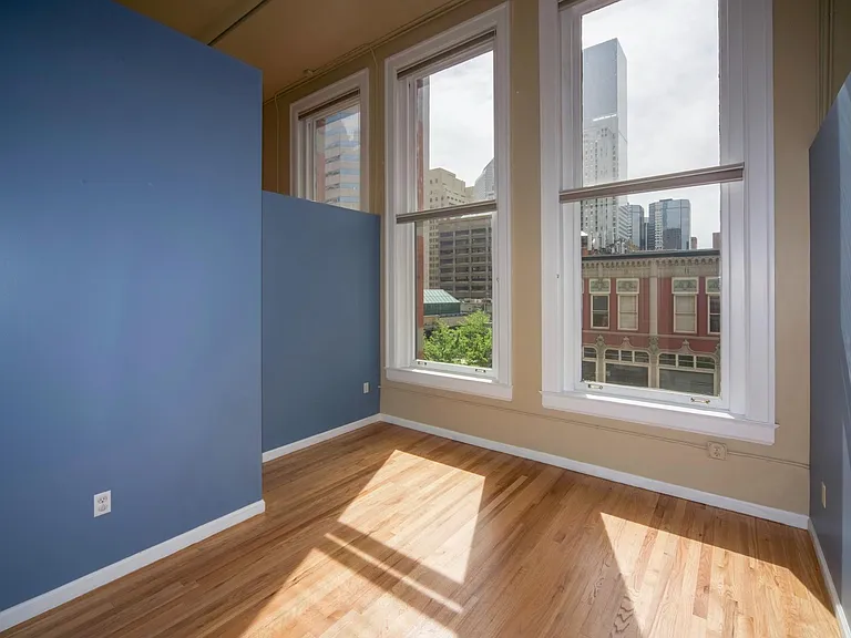 1555 California St #307 — Photo 15