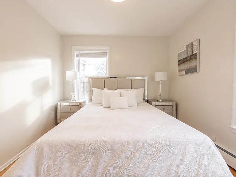 Pine Street Apartments — Photo 14