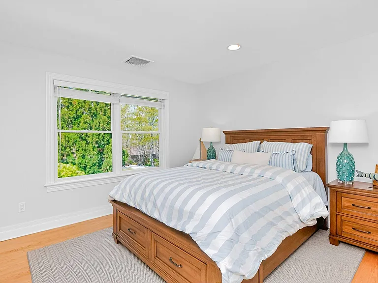 37 Squires Blvd — Photo 24