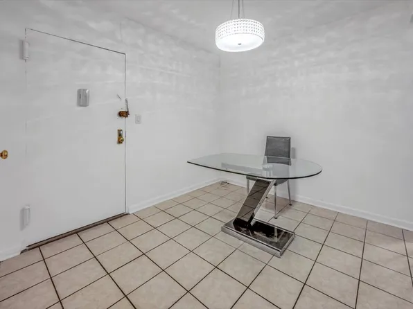 301 East 48th Street image 6 of 20