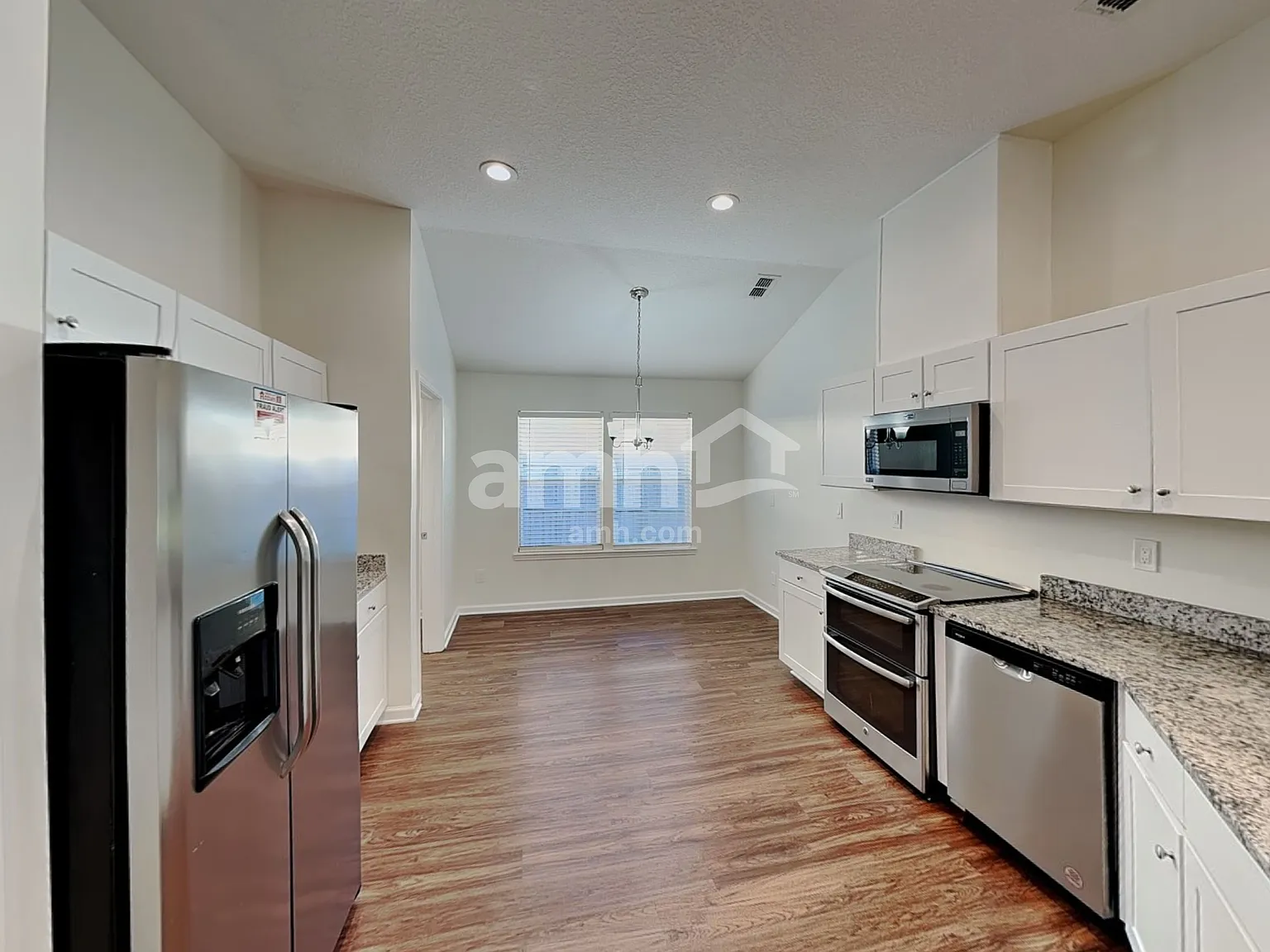 5 bed, 3.0 bath, 2428 sqft, $3,240 — Photo 3