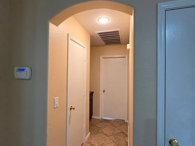 7805 S 48th Ln — Photo 31