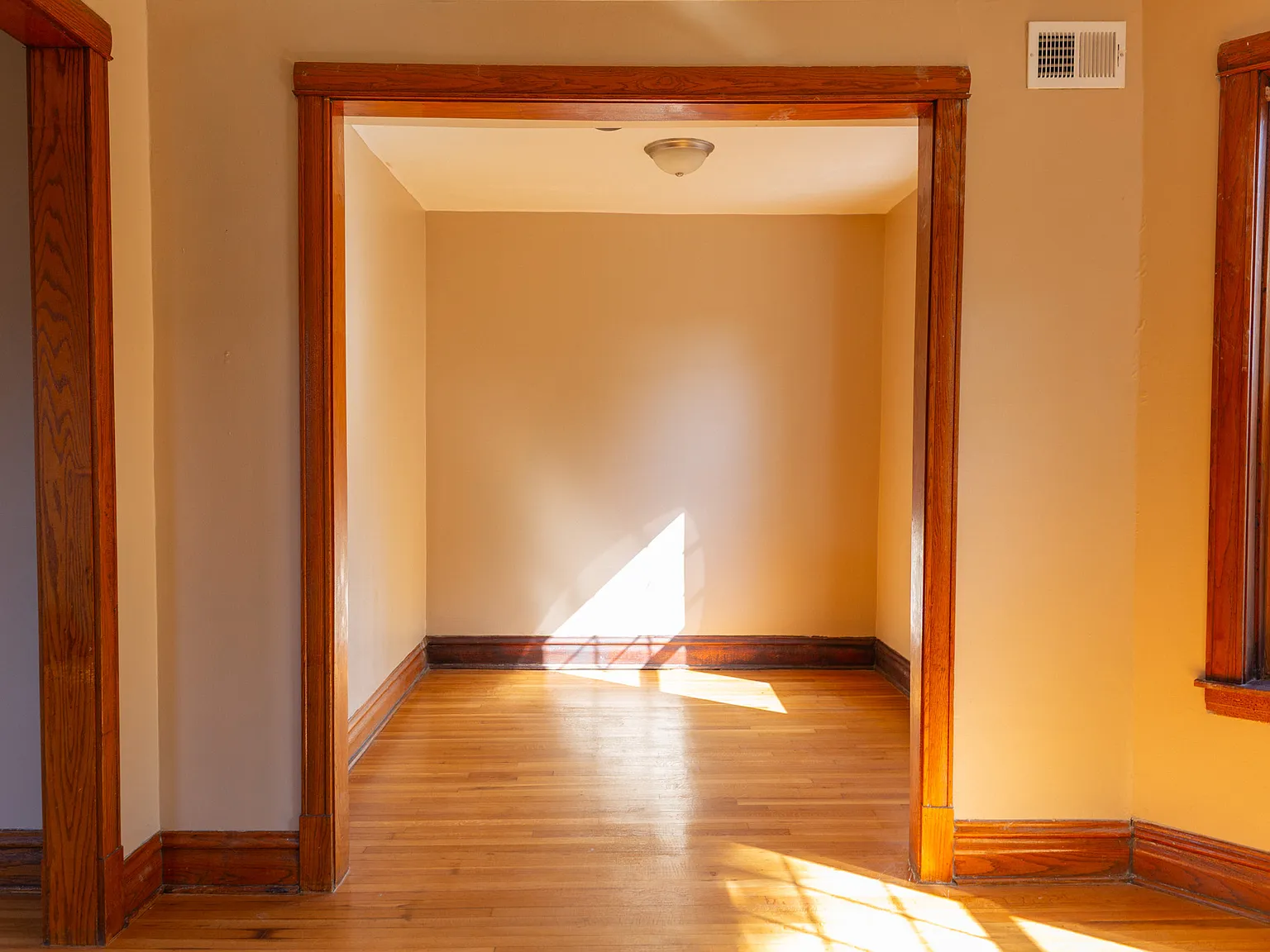 2 bed, 1100 sqft, $1,850 — Photo 4