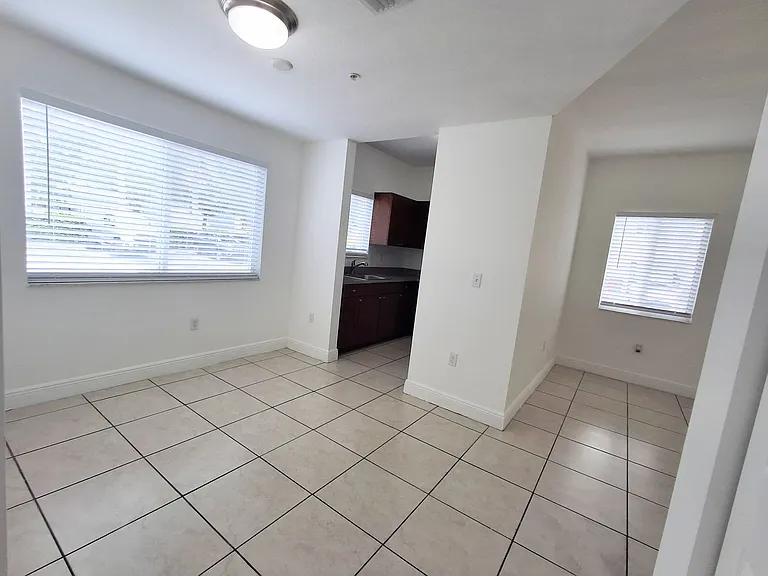 2421 W 78th St #104 — Photo 12
