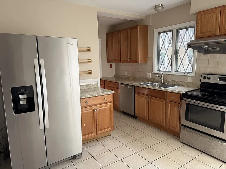 4 Wilson Ave #1 — Photo 2