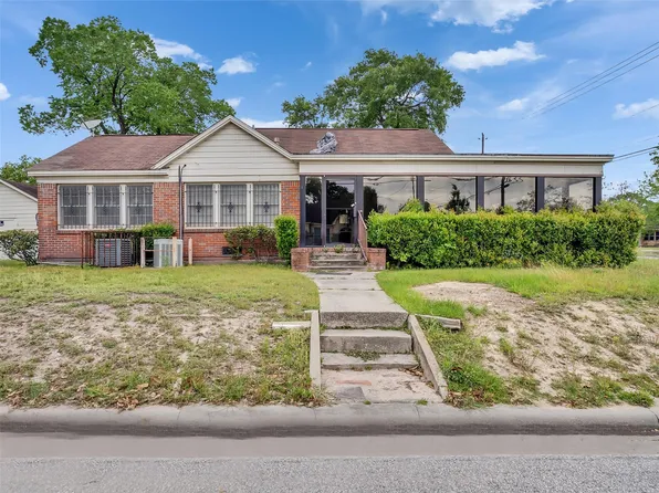 713 Fairbanks St, Houston, TX 77009