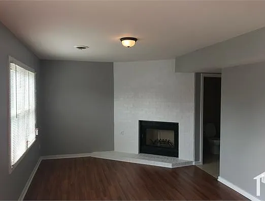 3 bed, 1176 sqft, $2,350 — Photo 2