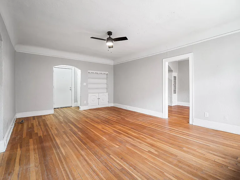 Middlehurst Apartments — Photo 13