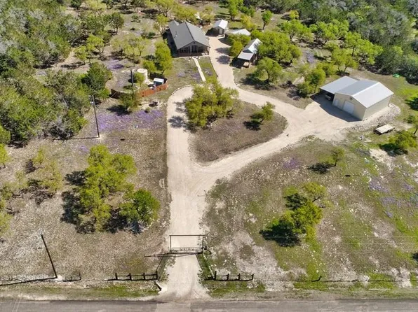 260 Louise Ln, Mountain Home, TX 78058