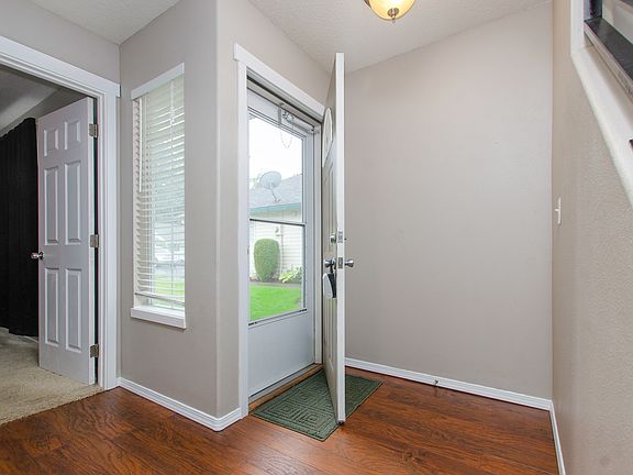 4th image of 9134 NE 54th St