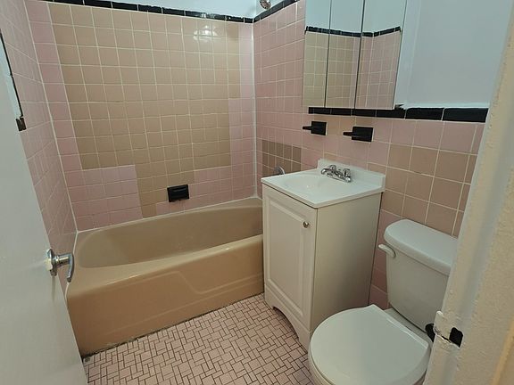 4th image of 3427 74th St APT 1D
