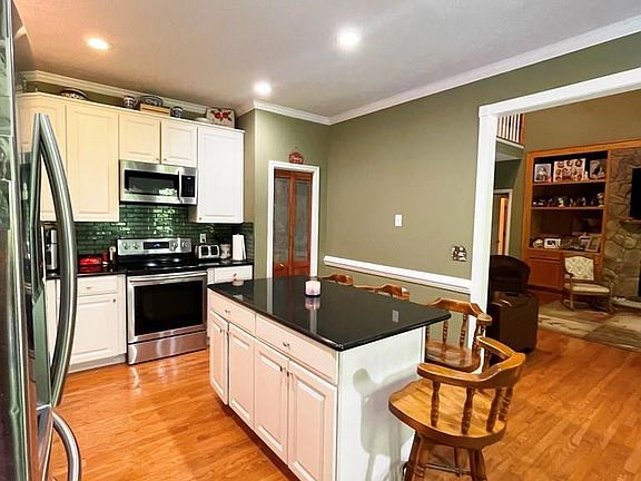 5th image of 213 Whispering Ln