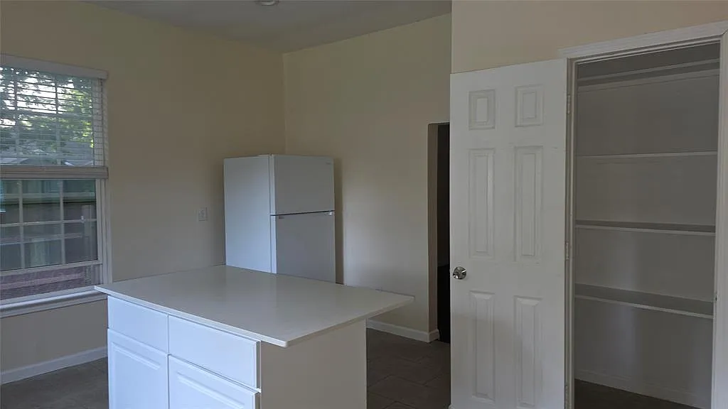3 bed, 2.0 bath, 1699 sqft, $1,600 — Photo 4