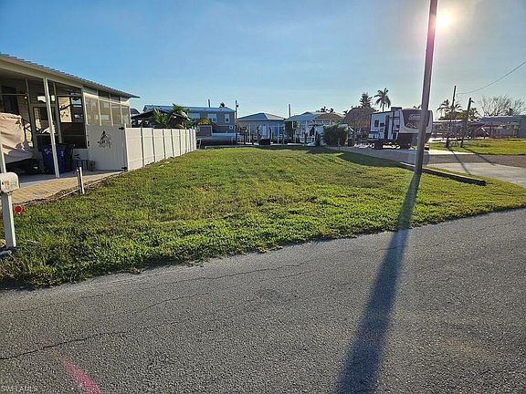 2nd image of 3795 Coconut DR