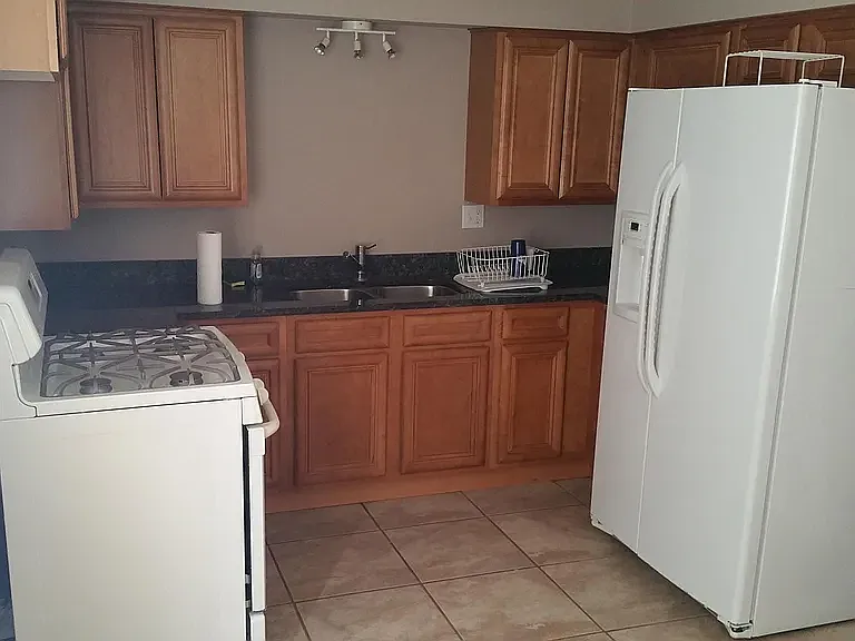 1004 Parkwood Dr #2E — Photo 2