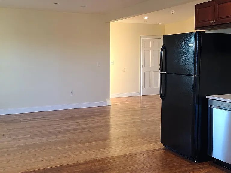 9 Alban St #3 — Photo 3
