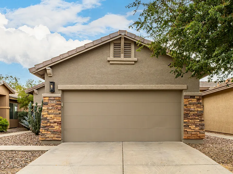 1773 W Owens Way — Photo 2
