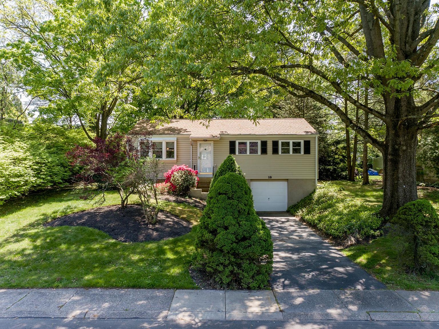 18 Belmont Sq, Doylestown, PA 18901 Zillow