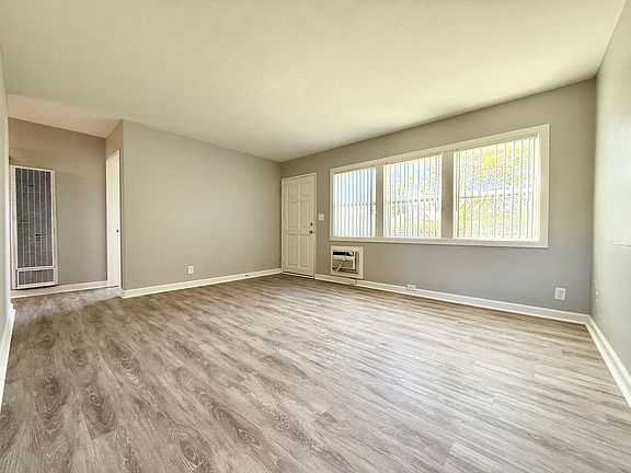 4th image of 887-891 S Mollison Ave #889