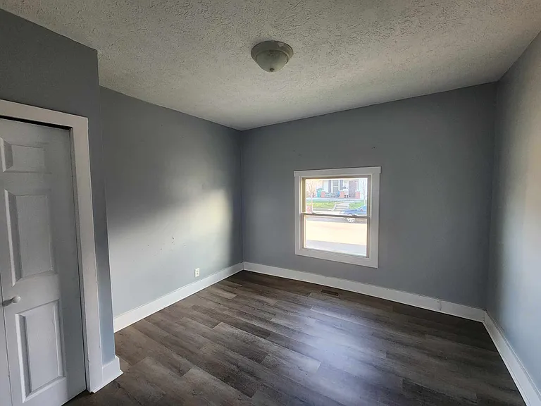 313 E Rose St — Photo 13