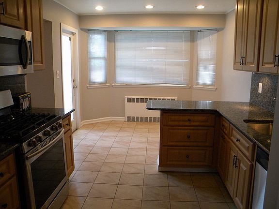 4th image of 4138 Bayberry Ln