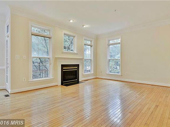 5th image of 215 Halpine Walk Ct