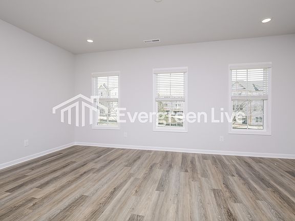 2nd image of 550 Hodge Rd