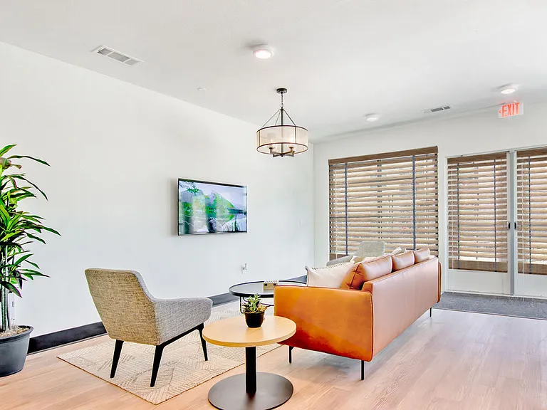 Loma Vista Lofts — Photo 15