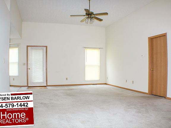 3rd image of 1082 Crossbrook Blvd