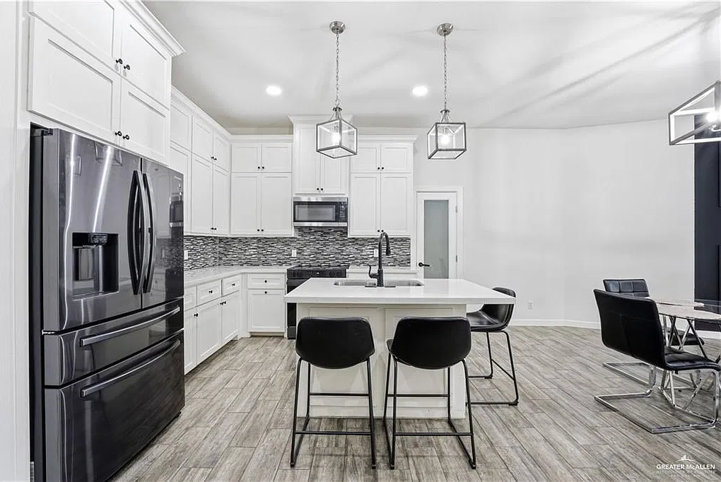 3 bed, 2.5 bath, 1644 sqft, $2,000 — Photo 3