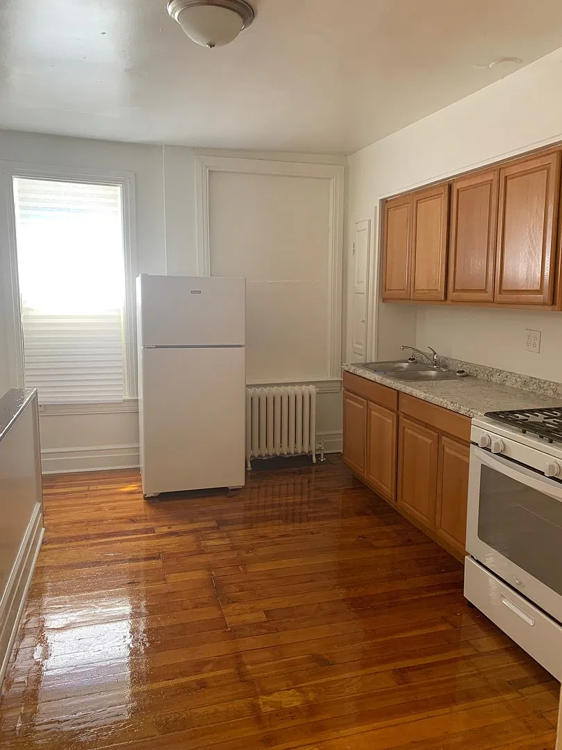 2 bedroom 3rd Floor in Downtown -York City SD — Photo 2