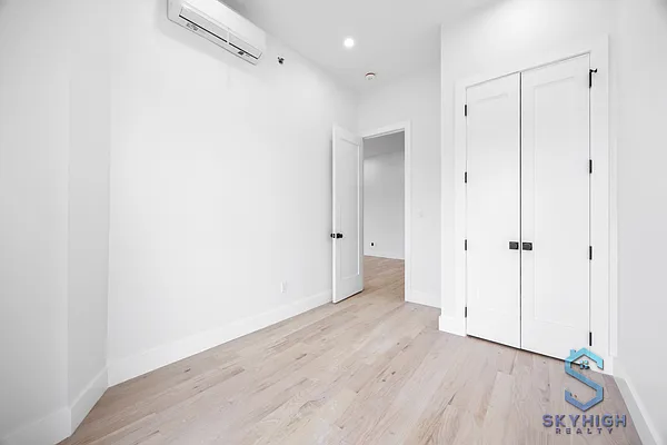 Rented by Skyhigh Realty NYC LLC | media 4