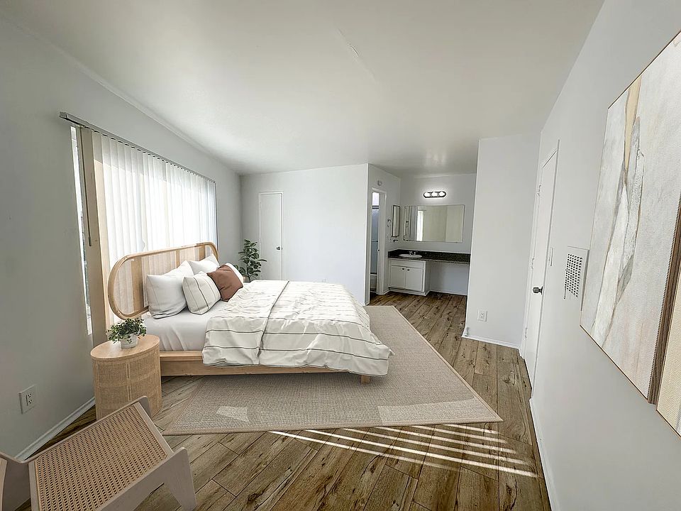 2nd image of 2712 Abbot Kinney Blvd APT 10