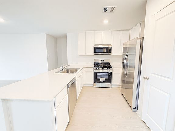 2nd image of 1516 Sunset Ridge Dr