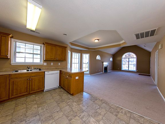 4th image of 389 Camden Cove Cir