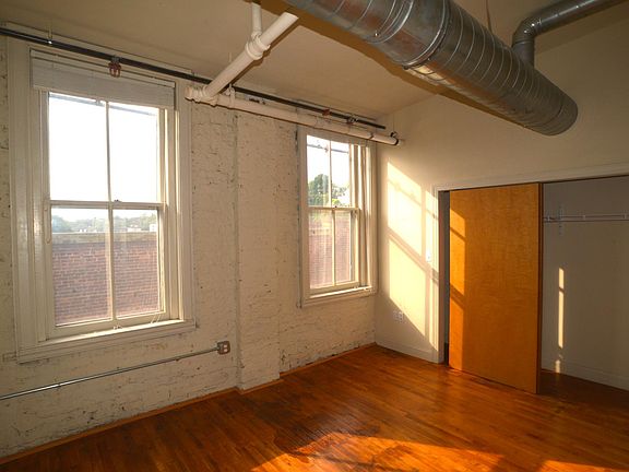 5th image of 1300 Main St APT 301