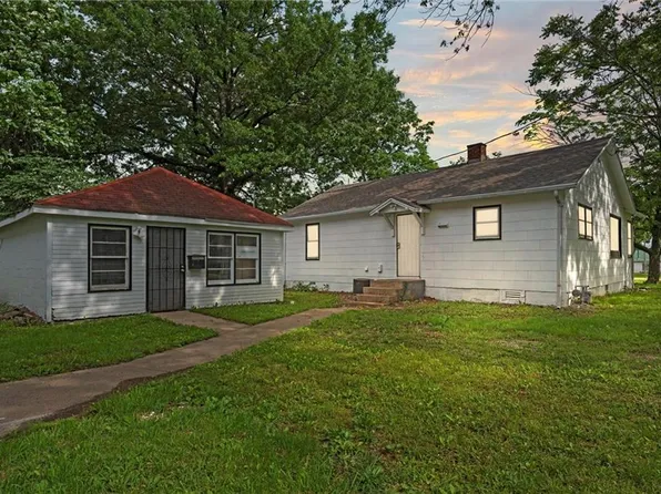 1300 E Park Ave, Rich Hill, MO 64779