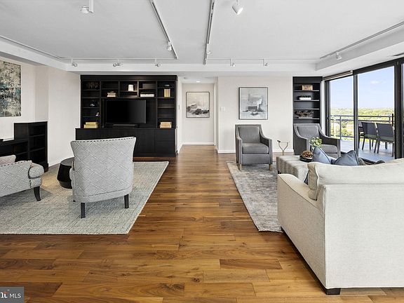 4th image of 1530 Key Blvd #1112/1115