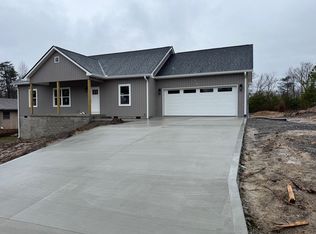 910 Jackson Ave, Monterey, TN 38574