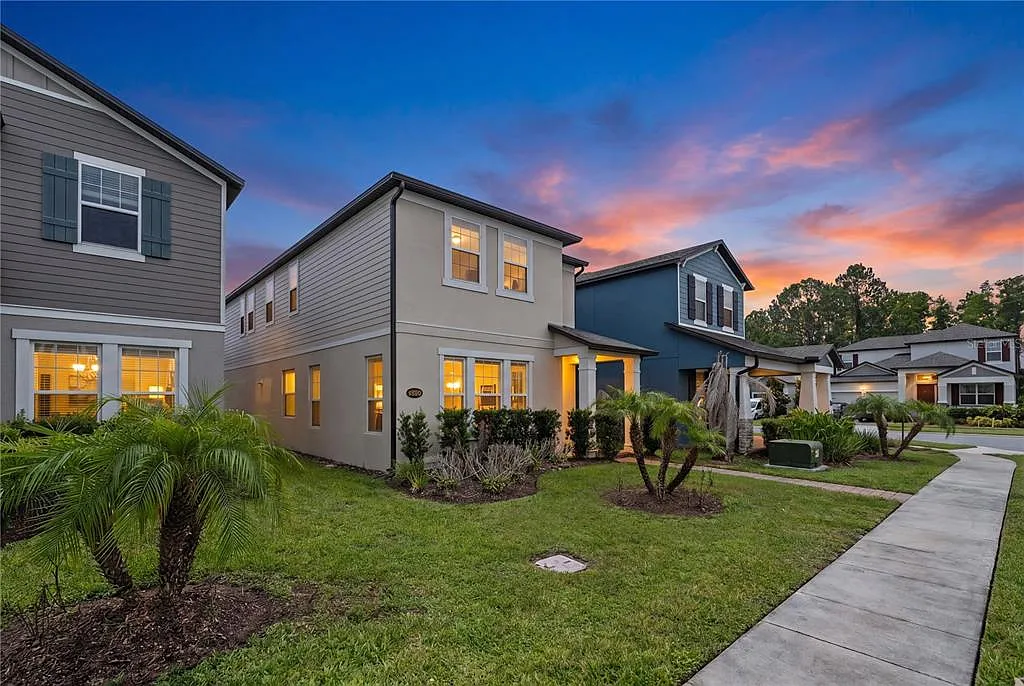 3 bed, 2.5 bath, 2322 sqft, $2,900 — Photo 2