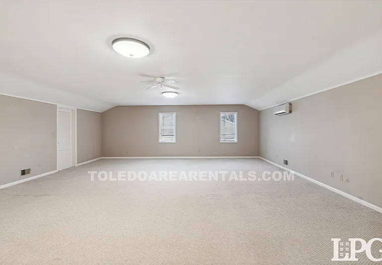 3835 Hillandale Rd E — Photo 35